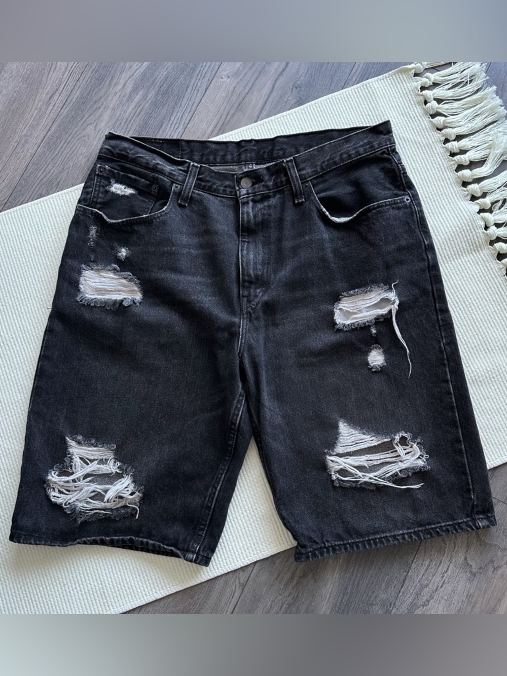 Levis 569 Loose Straight Distressed Black Jean Shorts